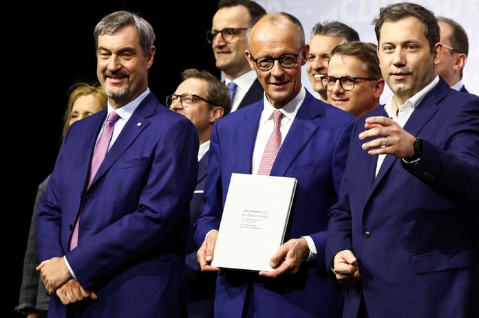 Almanya'da koalisyon hükümeti için protokol imzalandı
