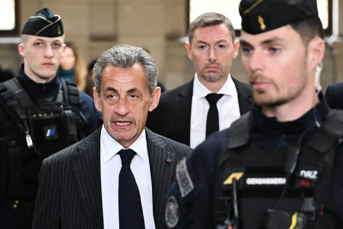 Sarkozy hapse girdi
