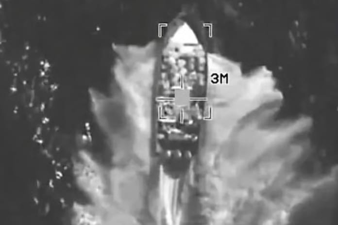 ABD ordusu uluslararası sularda 5 tekneyi hedef aldı: 8 ölü