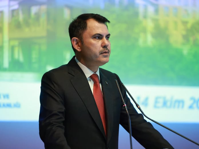 Bakan Murat Kurum, muhalefetin ‘Deprem konutları faizle satılacak’ iddialarını yalanladı