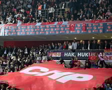 CHP'de iç savaş: 300 ilçe başkanı değişti, 10 vekil kampı boykot etti