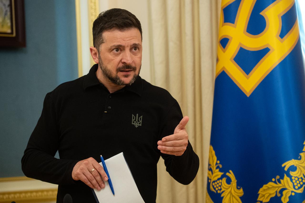 Ukrayna Devlet Başkanı Volodimir Zelenskiy, savaşın sona erdirilmesine yönelik tam ve koşulsuz ateşkesin sağlanması için Rusya ile görüşmeye hazır olduklarını söyledi. (AA)