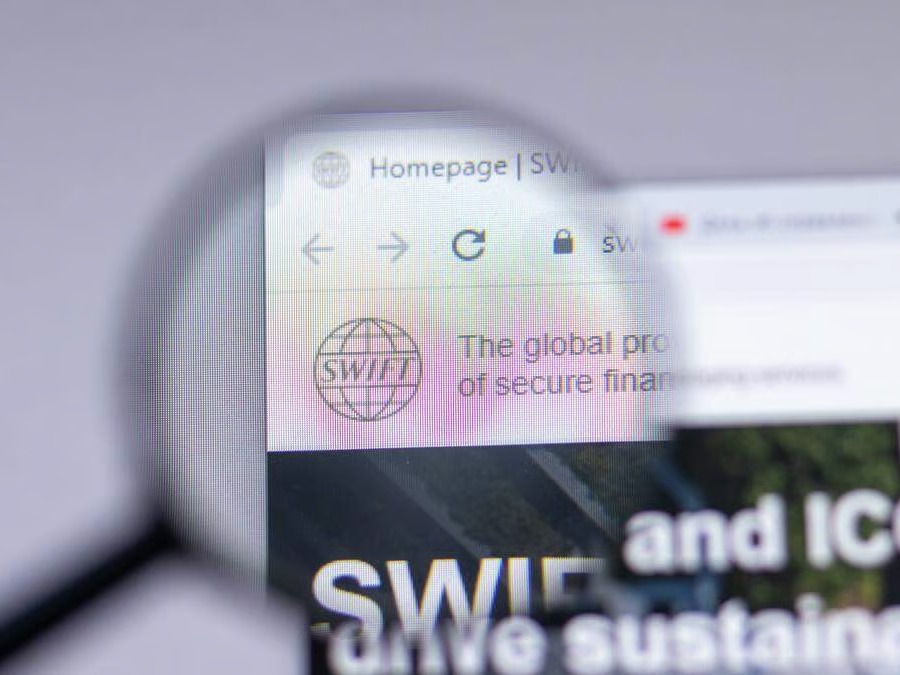 EU Plans to Cut 20 Russian Banks From SWIFT