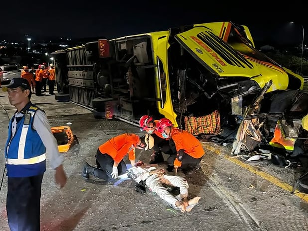 Endonezya'daki kazada çok sayıda kişi hayatını kaybetti