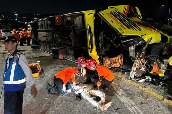 Endonezya'daki kazada çok sayıda kişi hayatını kaybetti