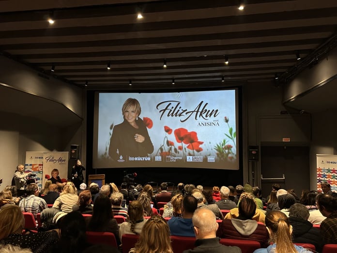 Türk sinemasının zarif yüzü Filiz Akın vefatının birinci yılında törenle anıldı