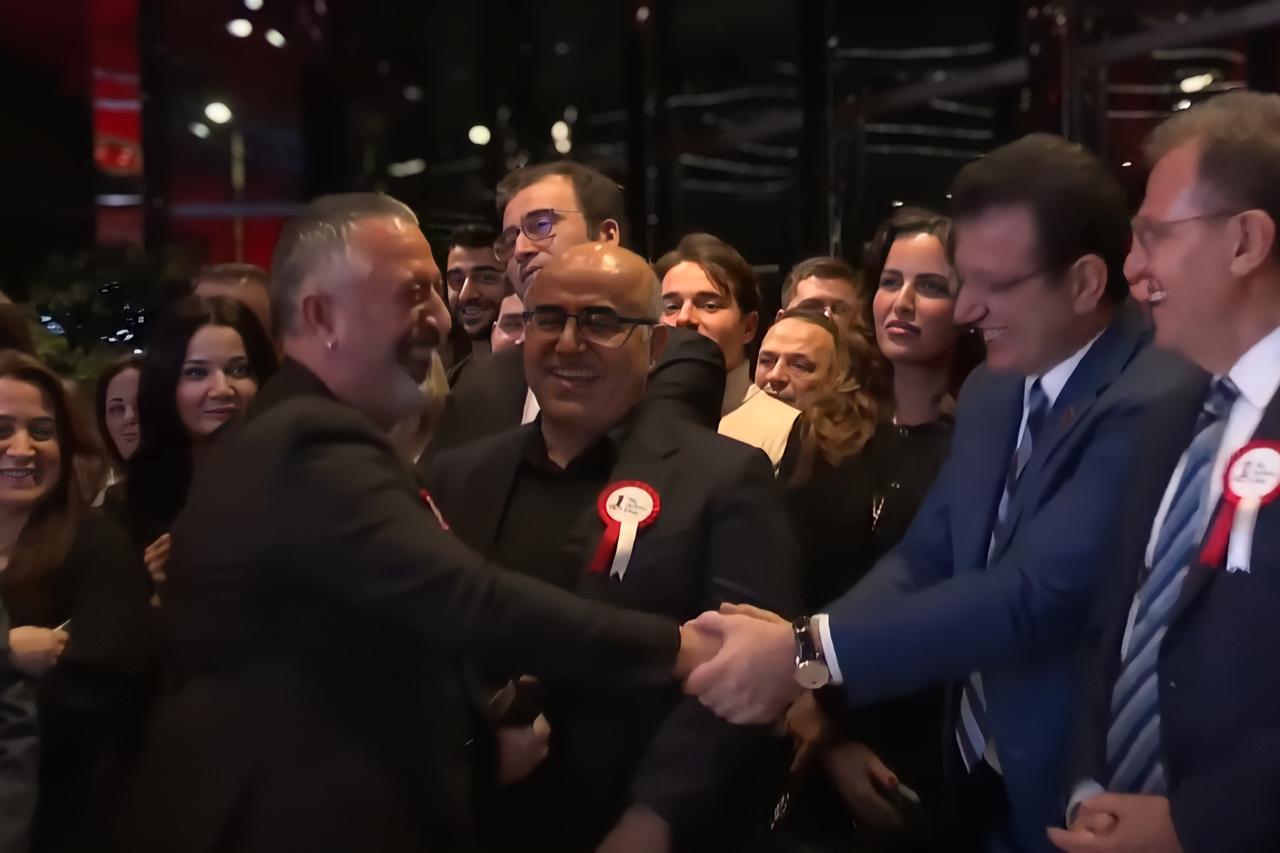 Cem Yılmaz CHP seçmenine dayanamadı
