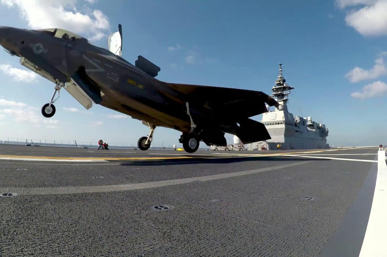Japonya'nın ilk F-35B savaş uçağı havalandı
