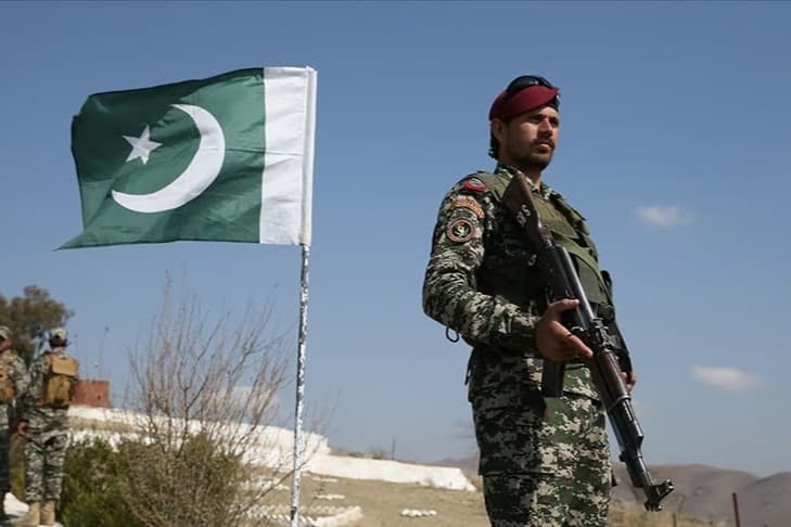 Pakistan Hindistan'a misilleme yaptı