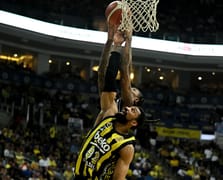 Basketbol Süper Ligi final serisinde gergin geçen ilk maçta Fenerbahçe kazandı: Beşiktaş başantrenörü diskalifiye oldu