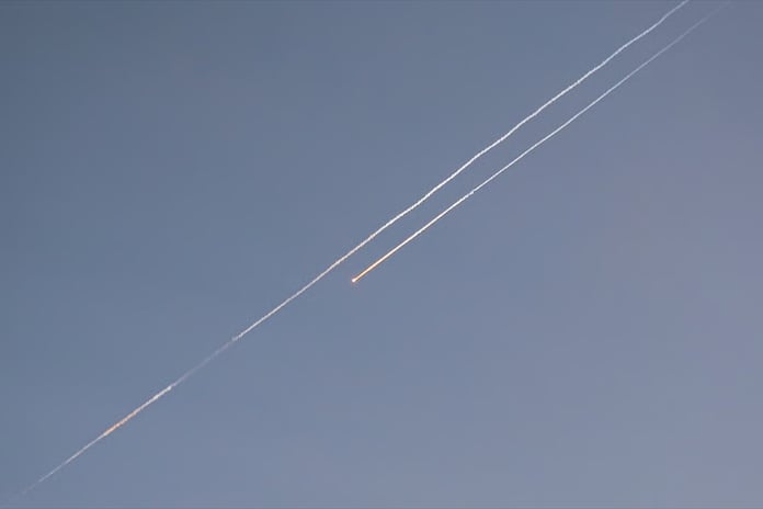 İran ateşkes yürürlüğe girmeden önce İsrail'i vurdu