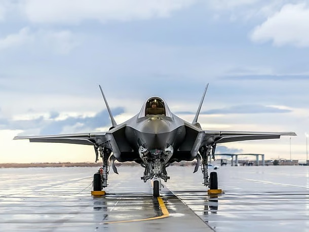 İspanya, F-35 savaş uçakları alım planlarını erteledi