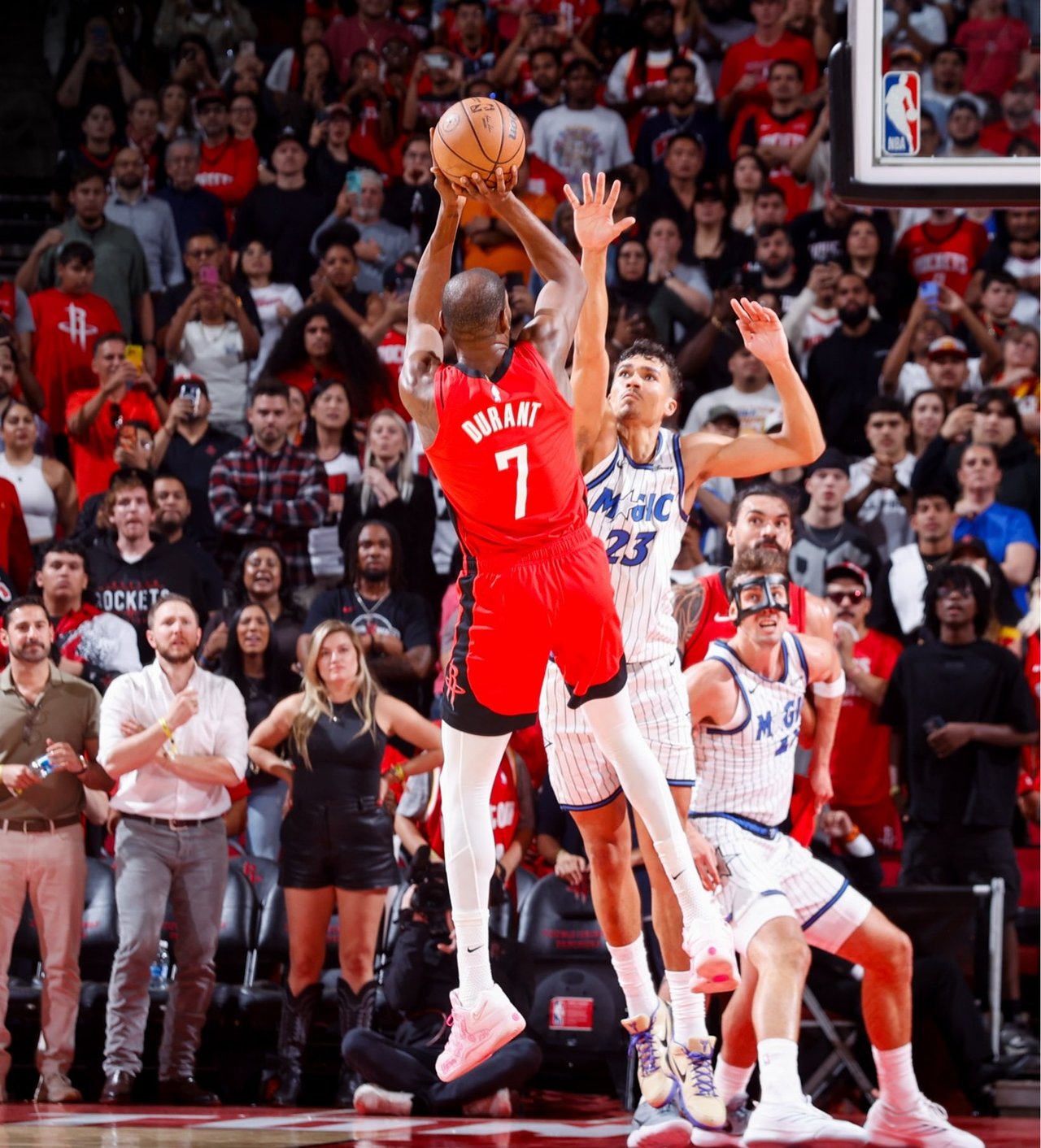 Rockets'ta Durant liderlik etti