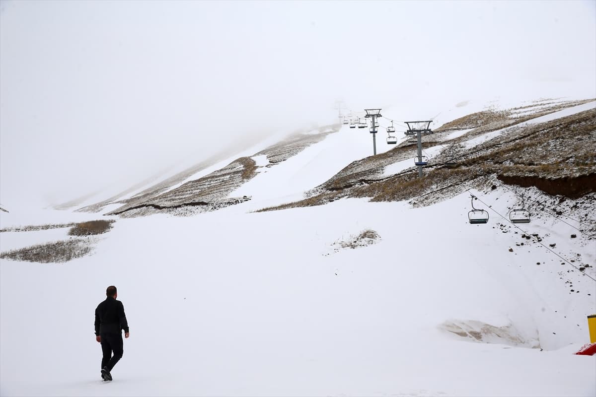 Mayıs ortasında sürpriz: Erzurum yeniden beyaza büründü!
