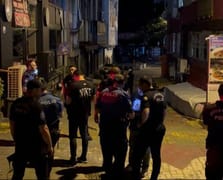 Polise bıçak çekti bacağından vurularak etkisiz hale getirildi