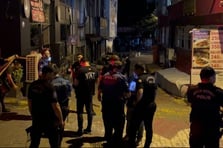 Polise bıçak çekti bacağından vurularak etkisiz hale getirildi