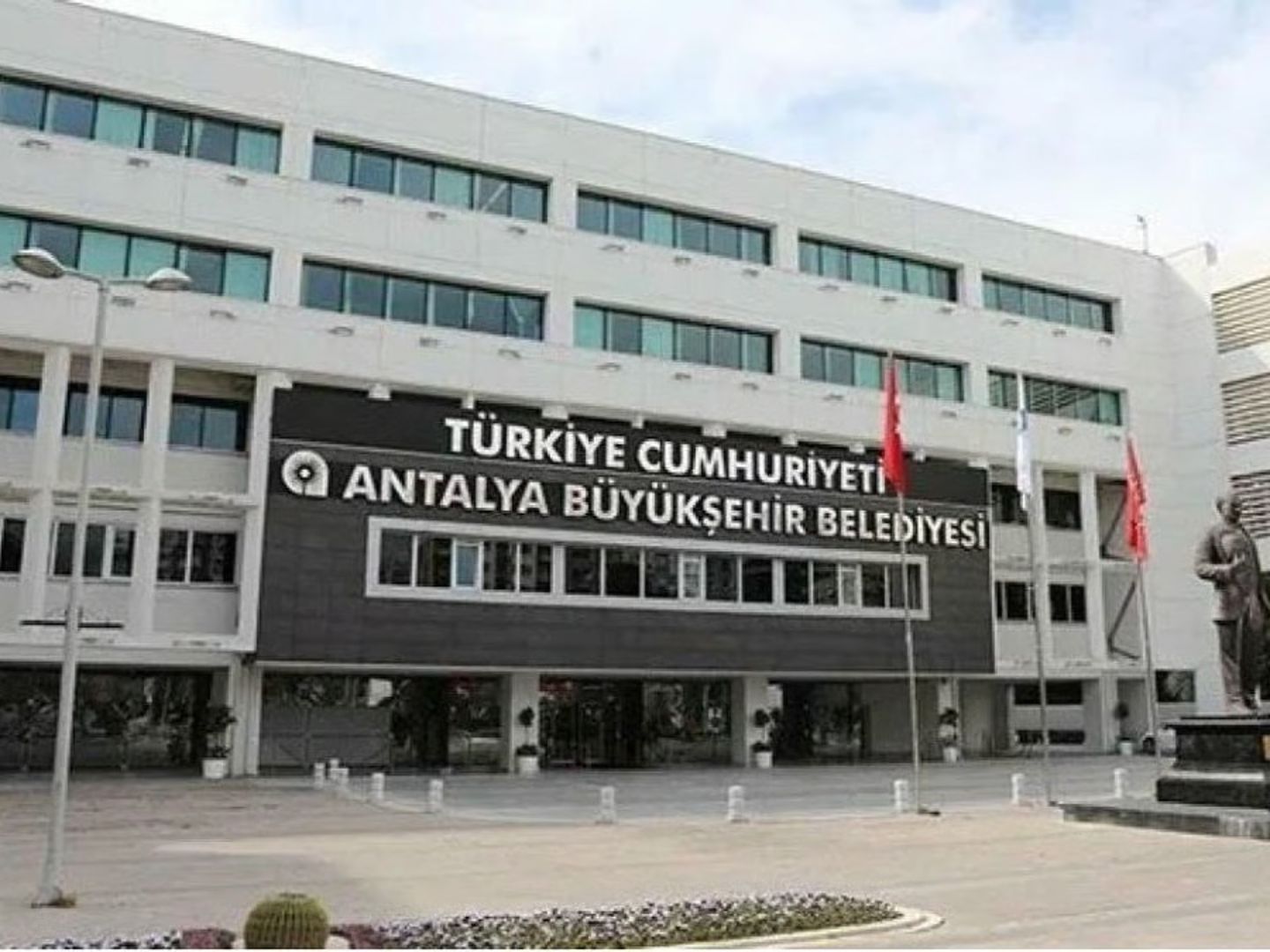 Antalya Büyükşehir Belediyesi'ne operasyon! 25 kişi gözaltına alındı