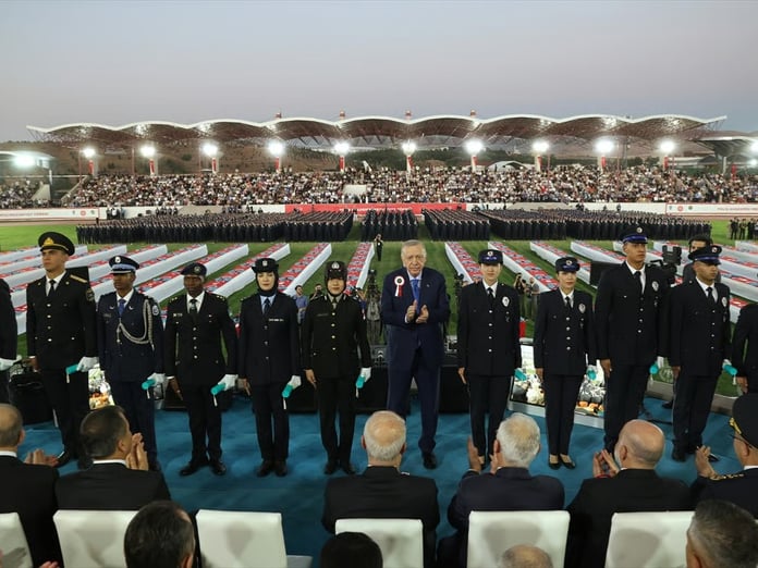 Cumhurbaşkanı Erdoğan Polis Akademisi Mezuniyet töreninde:  Her bir polisimizle iftihar diyoruz