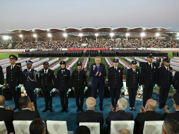 Cumhurbaşkanı Erdoğan Polis Akademisi Mezuniyet töreninde:  Her bir polisimizle iftihar diyoruz