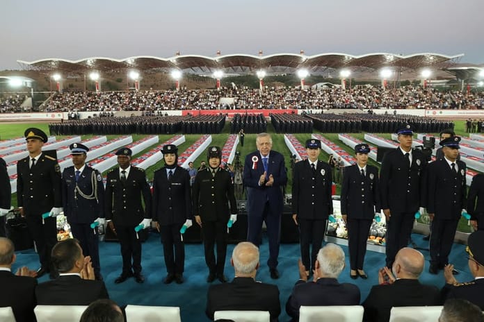Cumhurbaşkanı Erdoğan Polis Akademisi Mezuniyet töreninde:  Her bir polisimizle iftihar diyoruz
