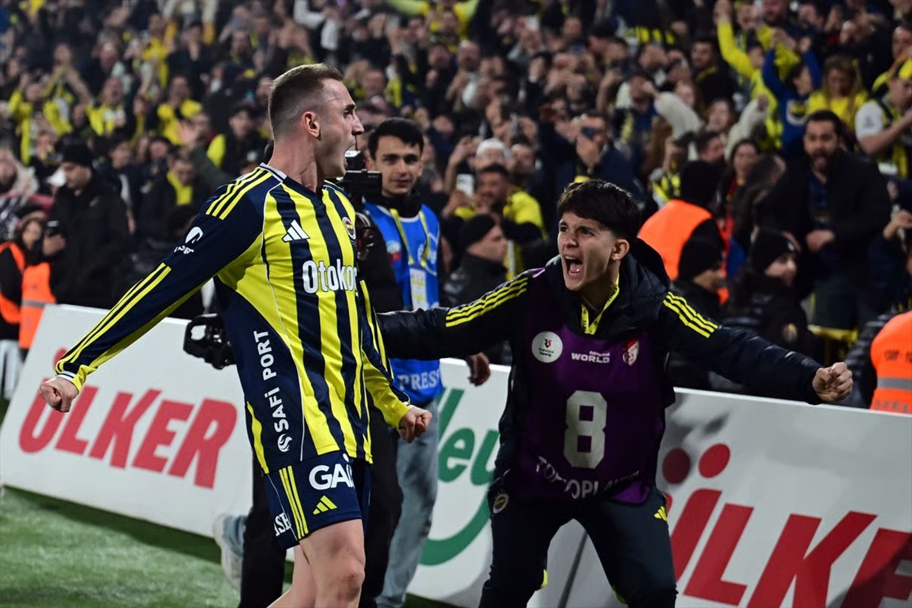 Fenerbahçe Beşiktaş’ı 90+11’de yıktı: Şampiyonluk yarışında puan farkı 1’e indi
