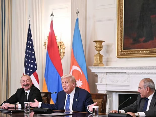  Azerbaycan ve Ermenistan Trump'ın Ev Sahipliğinde Barış Anlaşmasını Parafladı