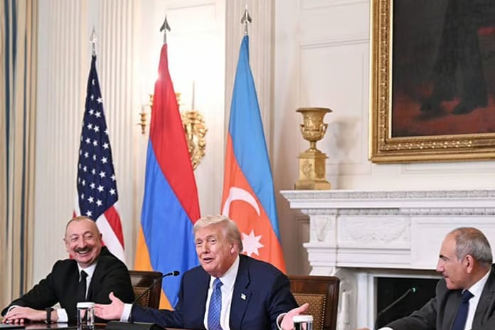  Azerbaycan ve Ermenistan Trump'ın Ev Sahipliğinde Barış Anlaşmasını Parafladı