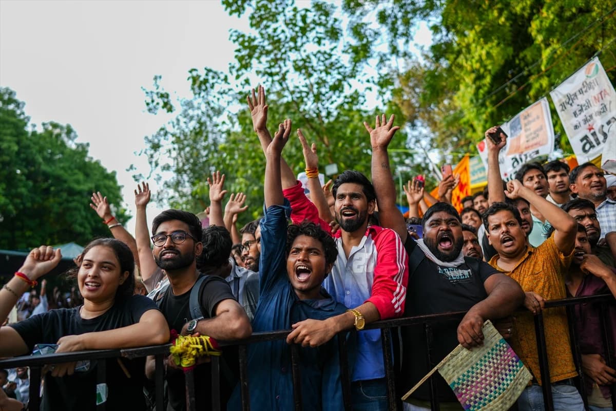 Hindistan'da Hamam Böceği Hareketi protestoları sürüyor