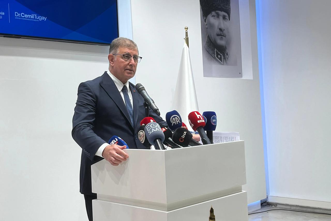 Cemil Tugay işçileri kovup sendikayı suçladı