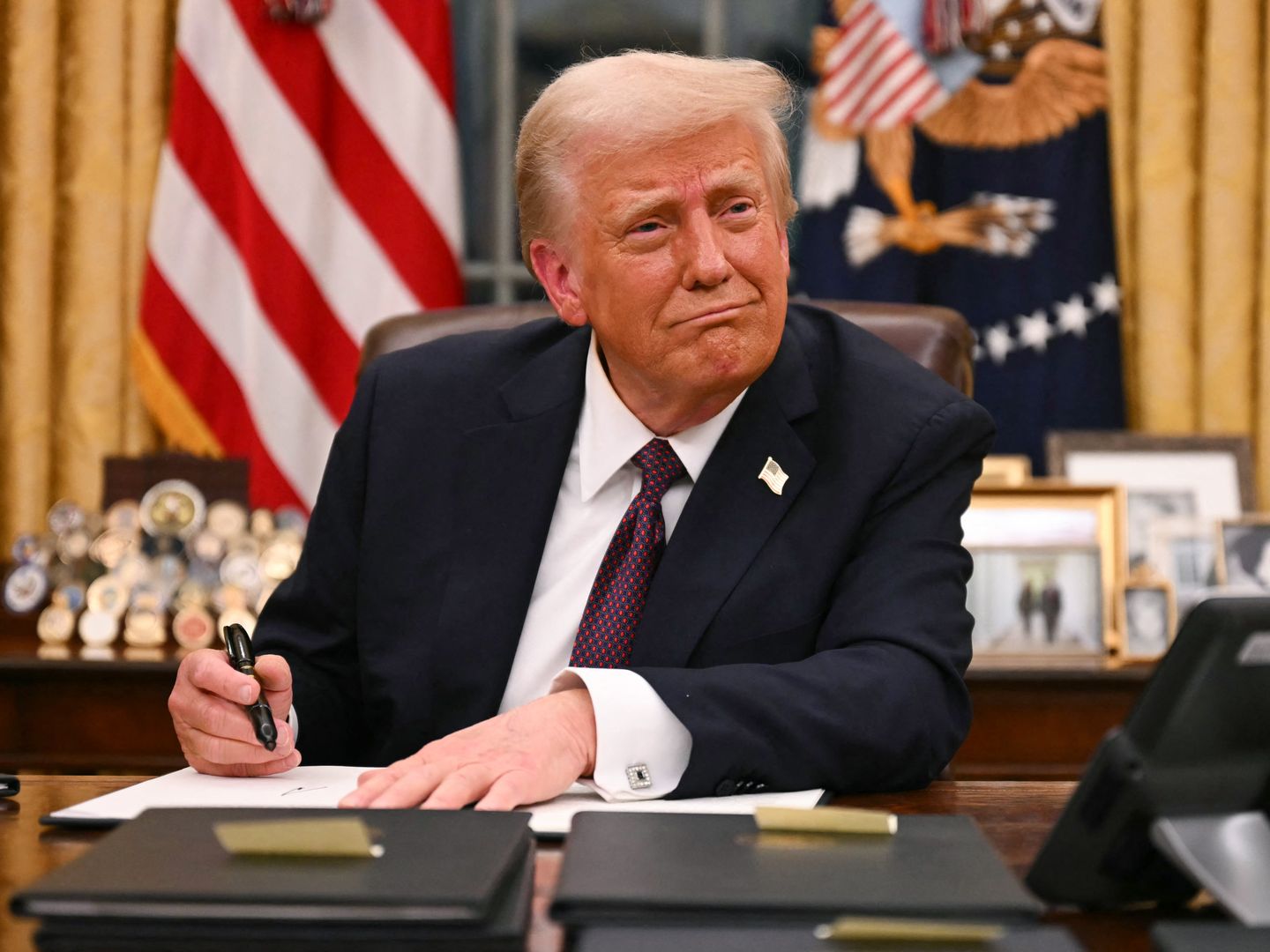 Trump Biden'ın otomatik kalem ile imzaladığı belgelerin geçersiz olduğunu açıkladı