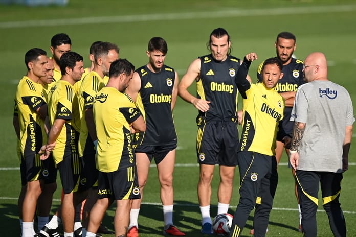 Fenerbahçe, Tedesco ile yeni bir sayfa açıyor