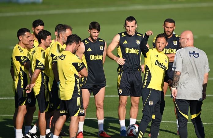 Fenerbahçe, Tedesco ile yeni bir sayfa açıyor