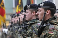 Almanya, zorunlu askerliği geri getirmeyi tartışıyor