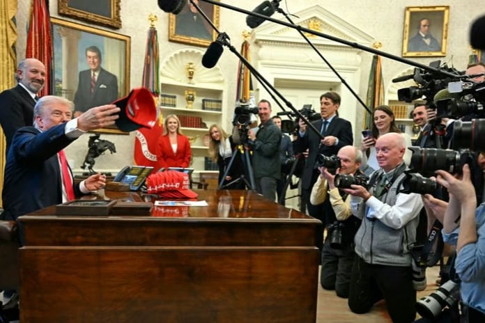 Trump yönetimi, Gazetecileri 'hassas materyalleri' korumak gerekçesiyle kapı dışarı etti