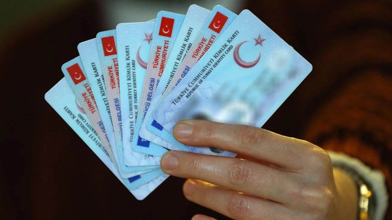 Kimlik kartı yenilemek için hangi belgeler gerekli