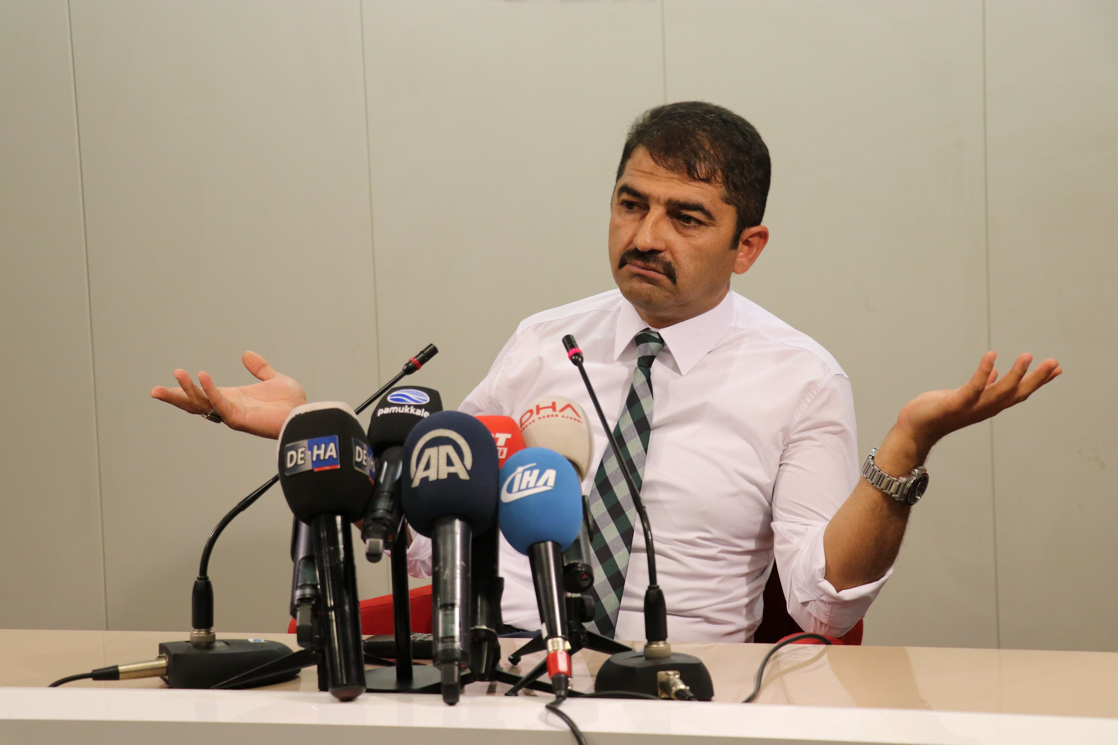 Denizli'de zabıtalara saldıran CHP'li belediye başkanı Erkan Hayka'nın dosyası kabarık çıktı