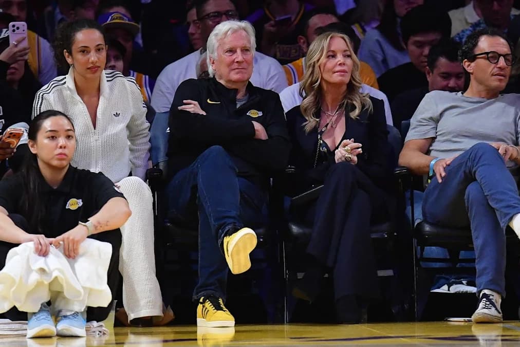 Lakers'ın rekor satışı öncesi Buss kardeşler mahkemede