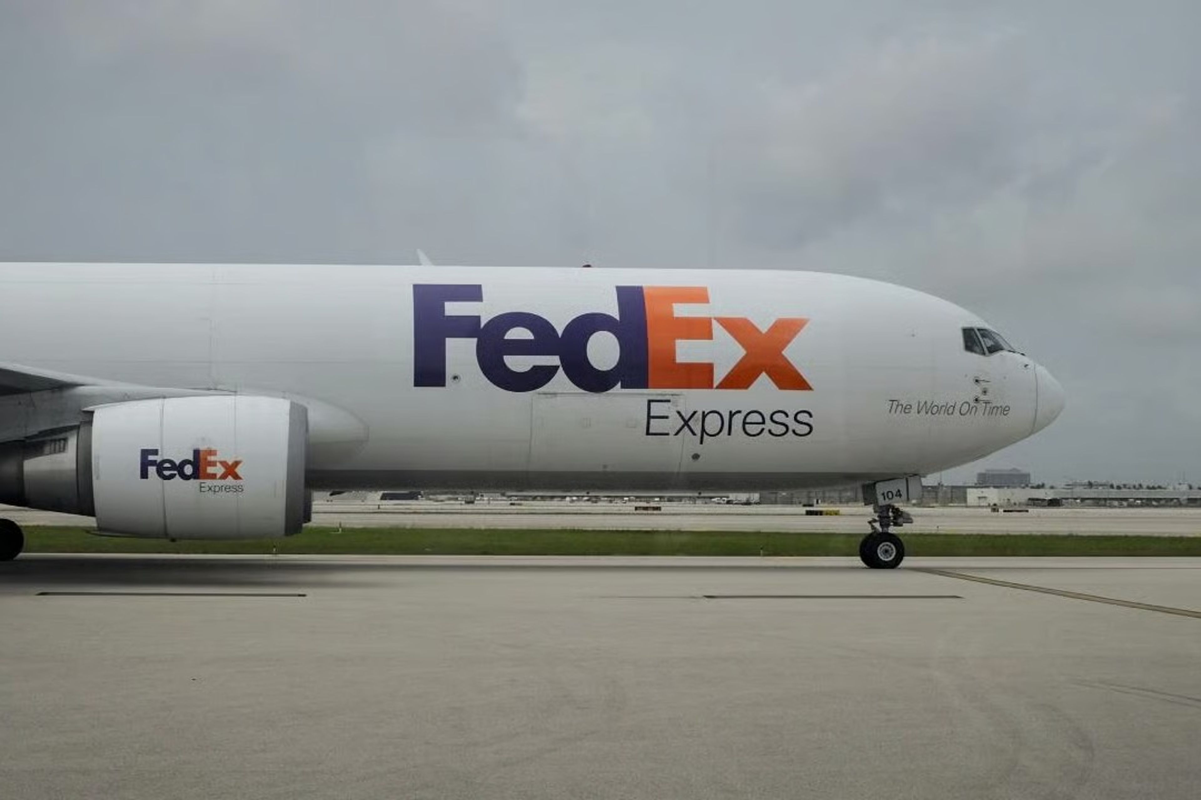 FedEx Yüksek Mahkeme'nin kararından sonra harekete geçti: ABD'ye tarife davası