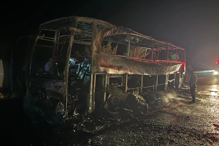 Ankara Kızılcahamam'da seyir halindeki yolcu otobüsü yandı