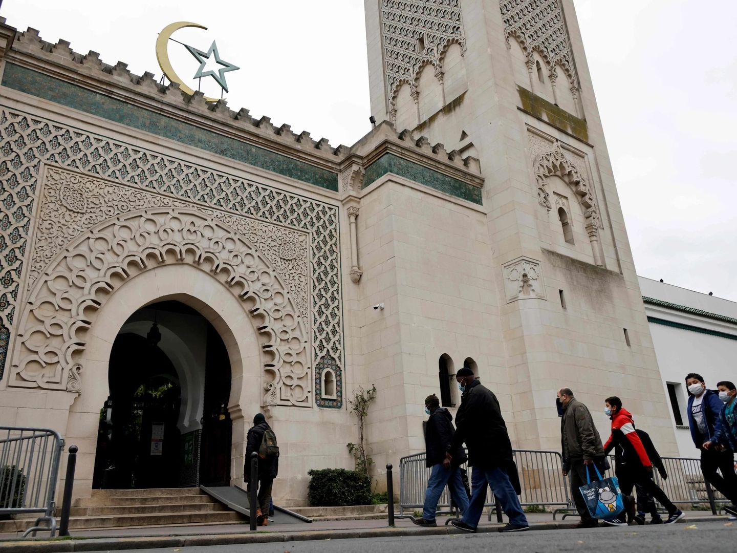 İslam düşmanlığının arttığı Fransa'da camiye saldırı