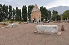 Van'daki Selçuklu Mezarlığında 6 yeni mezar keşfedildi