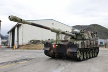 Romanya için üretilen ilk K9 Thunder obüsü üretim hattından çıktı