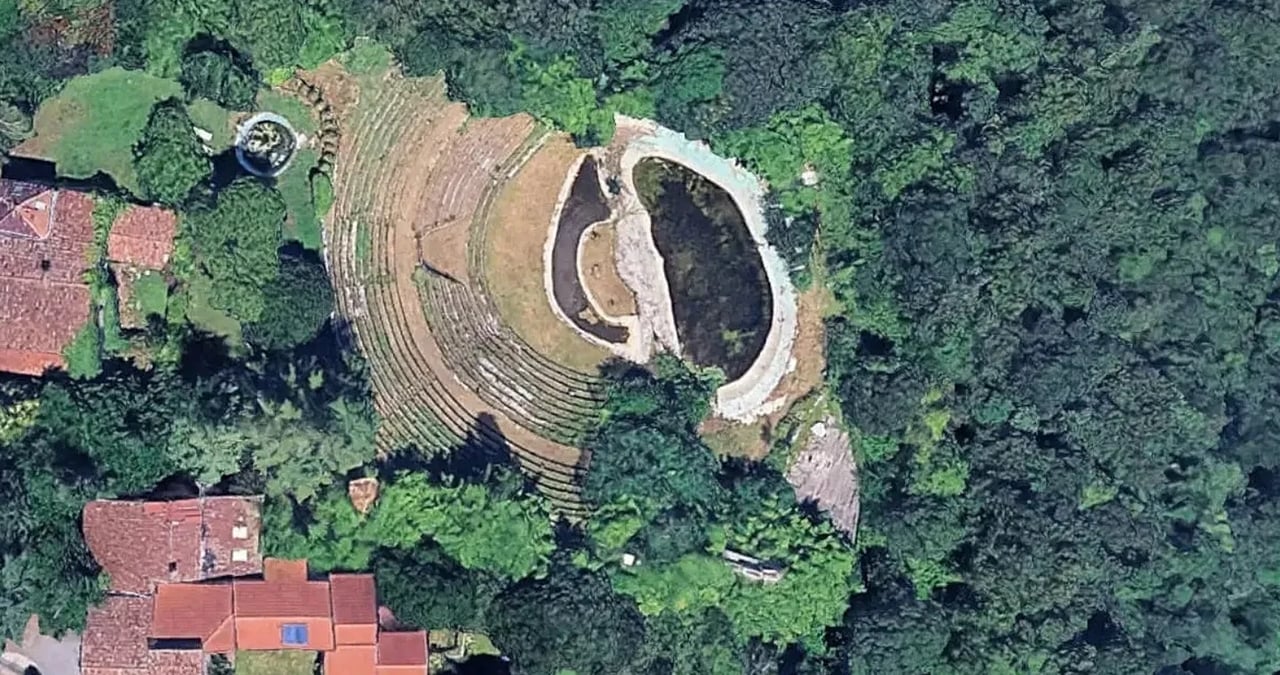 Sahte antik tiyatro - Google maps