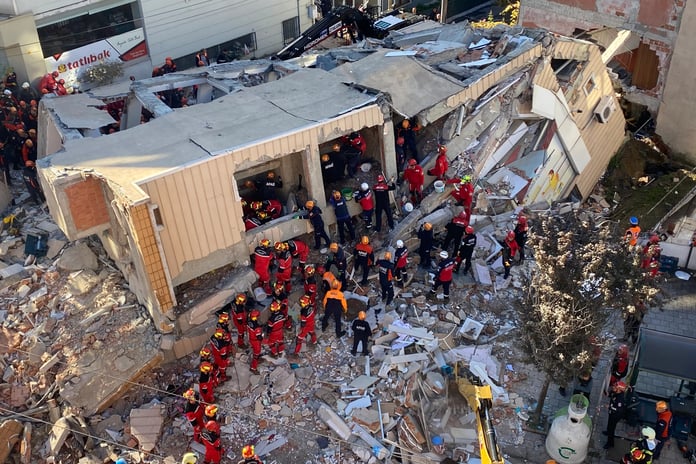 Kocaeli Gebze'de 6 katlı bina çöktü