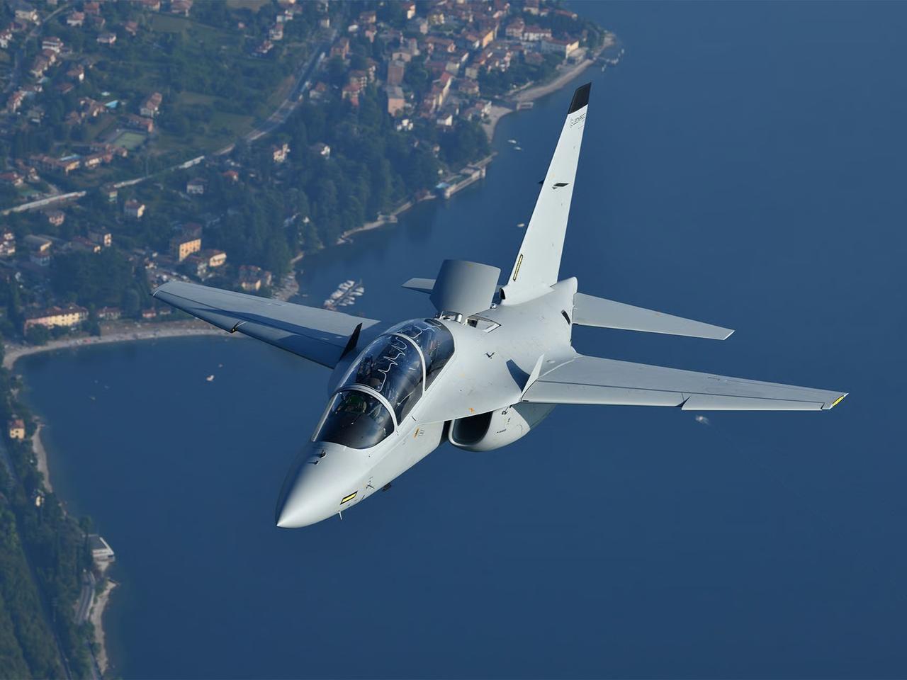 Textron, M-346N jet eğitim uçağını tanıttı
