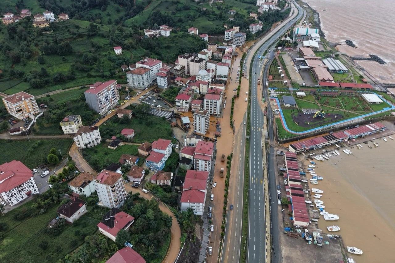 Rize’de sağanak, sel ve taşkınlara yol açtı