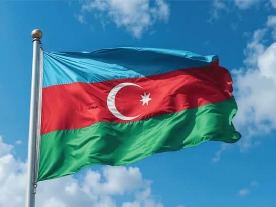 Azerbaycan İran'daki diplomatlarını geri çekti