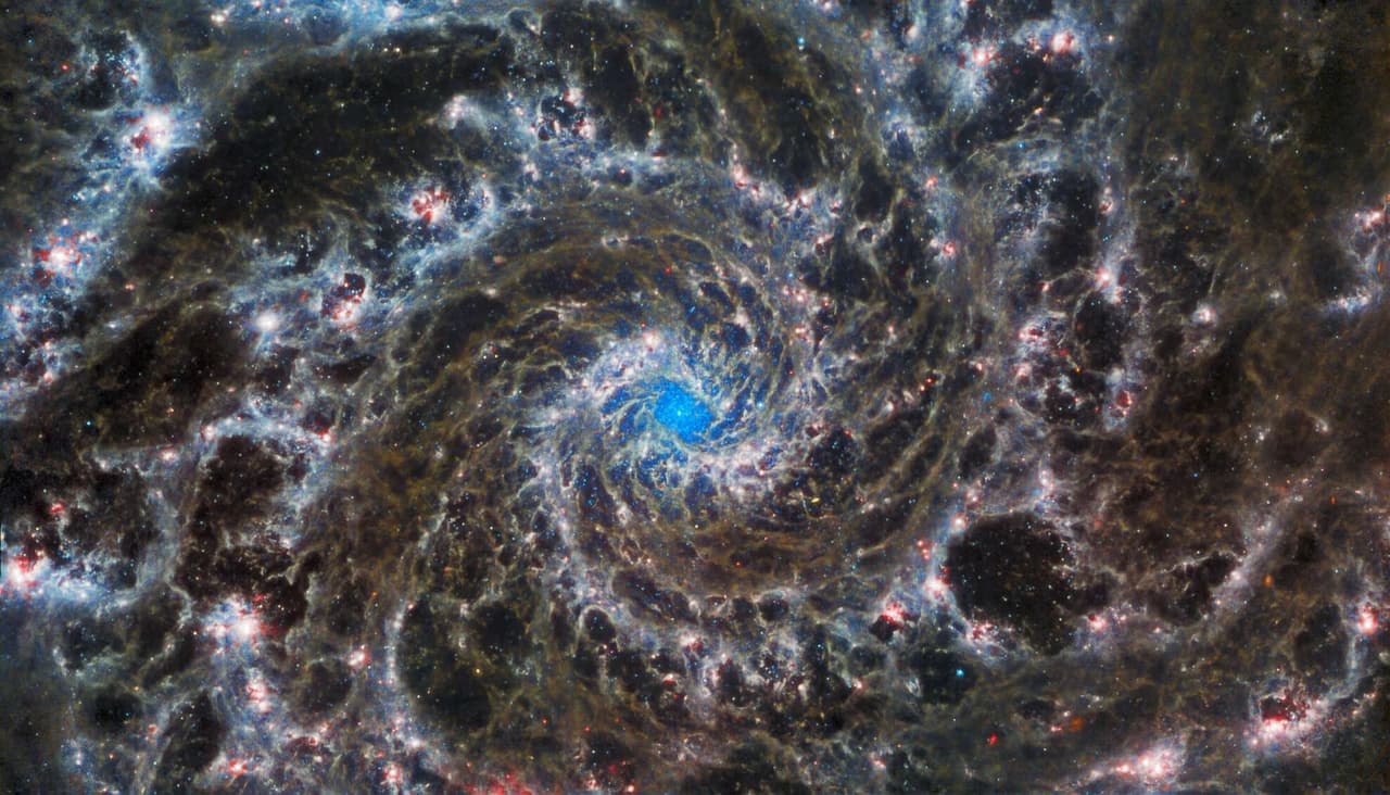 NASA evrenin sırlarını paylaştı: James Webb'den nefes kesen yeni görüntüler