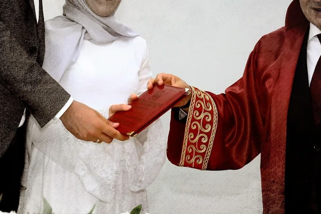 FETÖ’nün 'izdivaç' ve 'bayan' yapılanmasına operasyon! Paralar 'havala' ile gelmiş