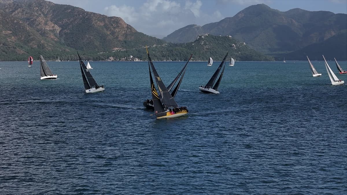 Marmaris yat yarışçıları demirleri vira ederek engin maviliğe yelken açtı